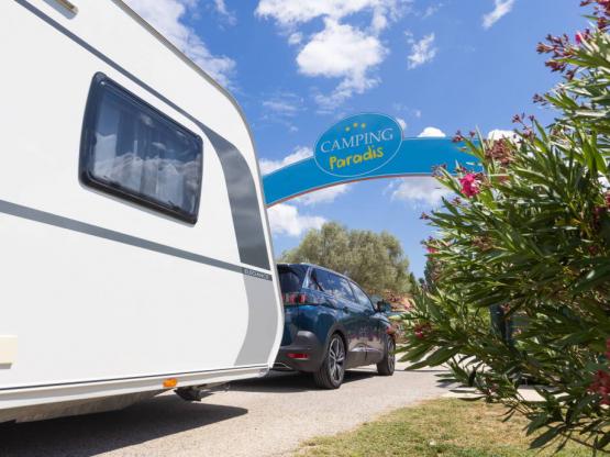 Paradis Pitch : car + tent/caravan or camping-car + electricity