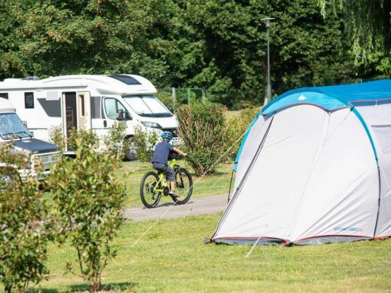 Tent pitch / vehicle in extra