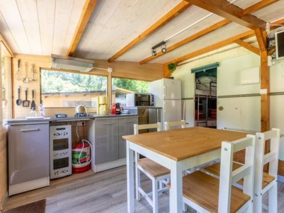 CARAVAN WITHOUT BATHROOMS