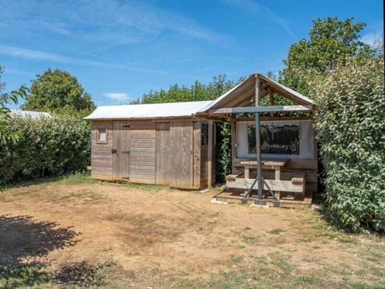 Pitch PREMIUM Freecamp + electricity 16A