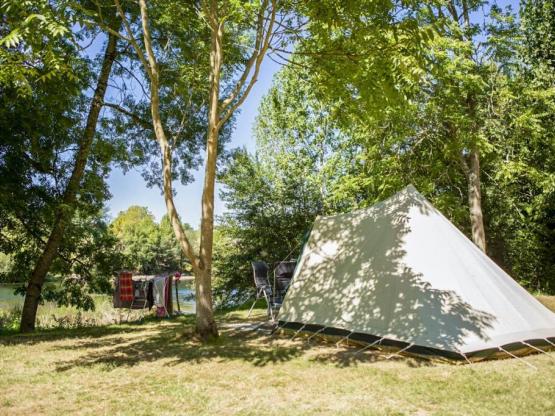 Pitch River for CARAVAN / CAMPER / TENT, from 80 up to 125m² Many have a transition area to the river