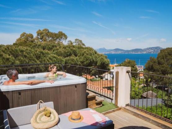 Apartment Bellevue - sea view - Private hot tub - Air conditioning and TV