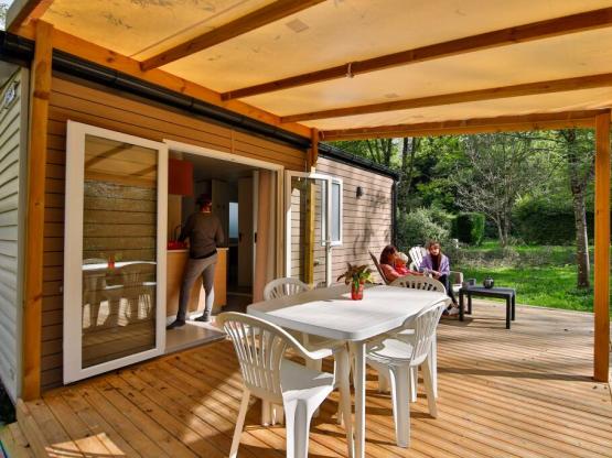 Mobile-home Confort 23m² (2 bedrooms) + TV + sheltered terrace