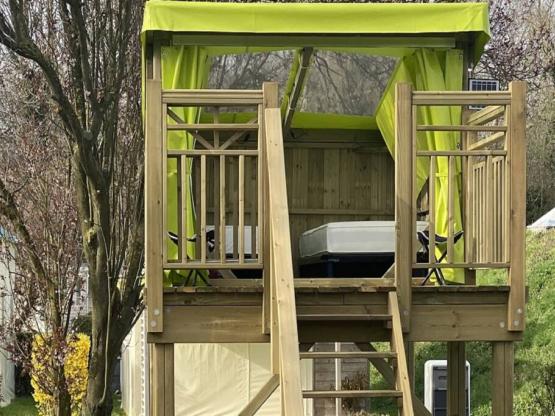 Camp Etoile 4m² - without toilet blocks - terrace + table + electricity - hiker or biker