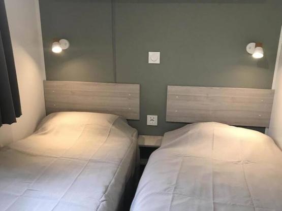 Mobile-home 36m² - air-conditioning + TV + sheltered terrace