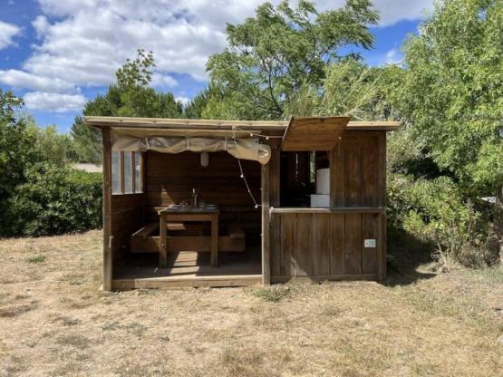 Pitch Freecamp (1 tent, caravan or motorhome / 1 car + electricity 16A) with private facilities