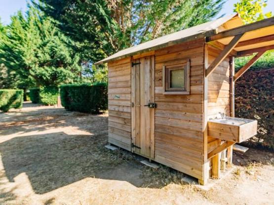 Pitch + electricity 16A - Water point - with private facilities - Z4