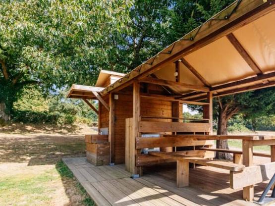 Pitch Castel Suite Premium + electricity 20A - Water point - with private facilities - Z4