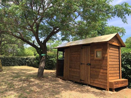 Freecamp package (1 tent, caravan or motorhome / 1 car / 8A electricity with kitchen and individual toilets)