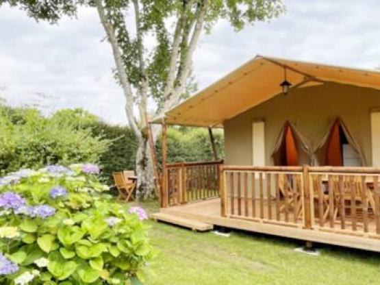 Lodge tent  2 bedrooms with covered terrace