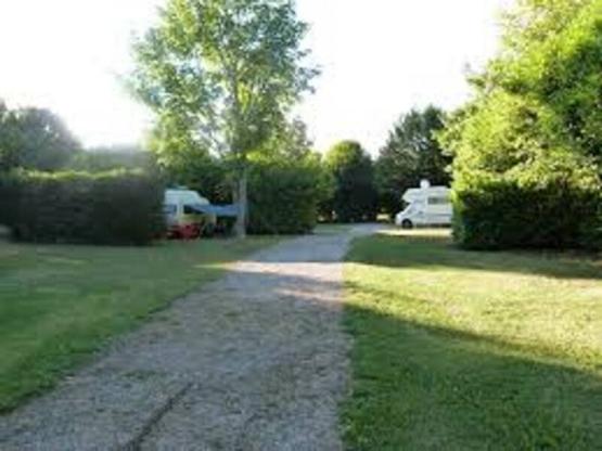 Pitch + 1 car + tent , caravan or motor home + electricity