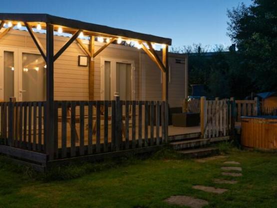 Bungalow ZEN 30 m² avec BAIN NORDIQUE et terrasse bois semi-couverte