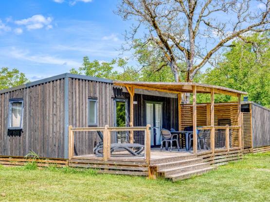 Homeflower Premium 35m² - 3 bedrooms + covered terrace + TV + sheets + towels + CLIM