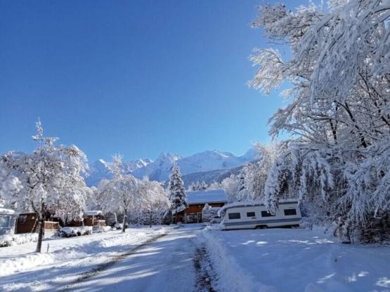 Forfait Emplacement (1 tente, caravane ou camping-car / 1 voiture)