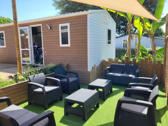 Mobilheim Confort 58m² - 5 Schlafzimmer - Halbüberdachte Terrasse + Spûlmaschine + TV