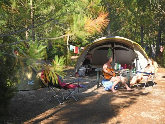 CLASSIC : Standplaats camper / Caravan (5 à 6.50m)