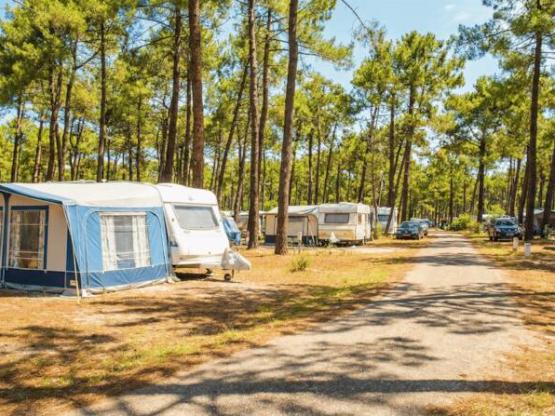 INFINI : Pitch camping-car / Caravan (9m et +)