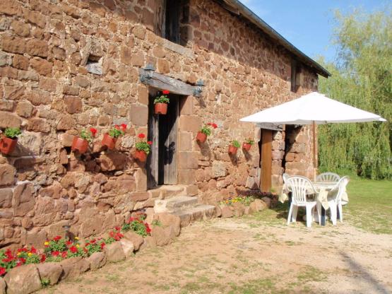 Grass/Gravel Pitch including 6 amp electricity (CE2)