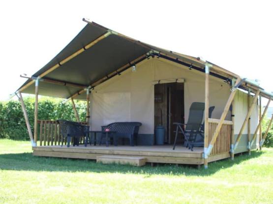 Safari tent with sanitary facilities