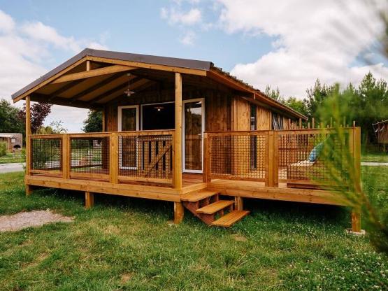 Lodge Cabin VIP 43m² (2 bedrooms - 1 bathroom) incl. covered terrace