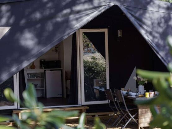 Ecrin Cocoon Insolite 16m² (without toilet blocks) 2 bedrooms + TV + sheltered terrace 14 m²