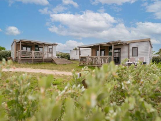 Homeflower Premium 29m² (2 bedrooms) + AIR CONDITIONING + covered terrace + TV + sheets + towels