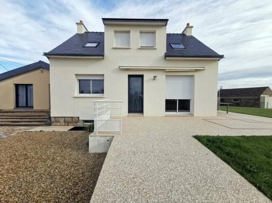 Holiday Home 15 Sleeps + 3 babies