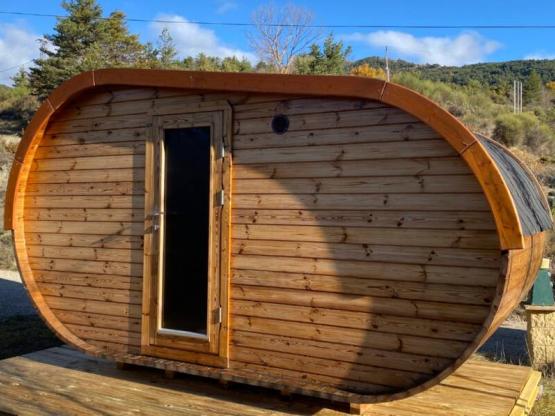 Cabin Insolite "Hobbit" 10m² - 1 room airconditioning + Terrace + dining area + private facilities