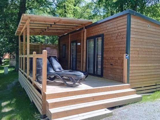 Homeflower Premium 29m² (2 bedrooms) + AIR CONDITIONING + covered terrace + TV + sheets + towels