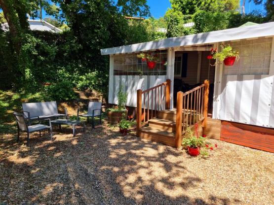 Mobile-home Premium 22-28m² - 2 bedrooms + TV + sheltered terrace & disposable sheets
