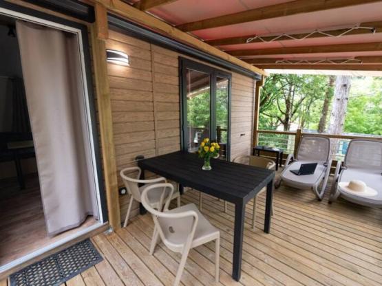 Stacaravan Premium Trendy 28m² - 2 slaapkamers + overdekt terras -