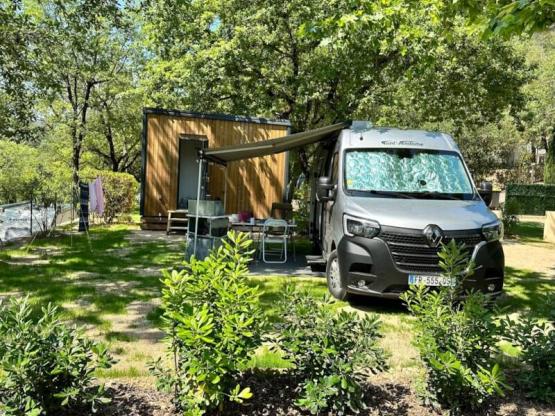 Premium pitch with private sanitary facilities (6 amp electricity) 7m max. including ropes/drawbar