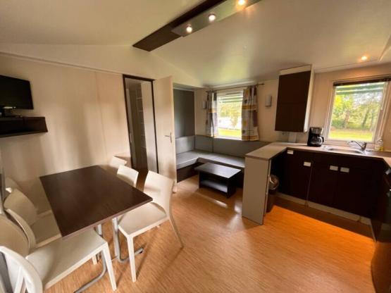Mobile-home Confort 38m² 3 bedrooms + TV + sheltered terrace 18m² + 2 bathrooms