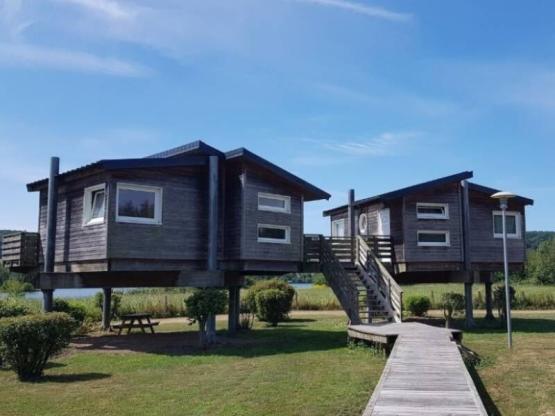 Cottage sur pilotis 35m² - 1 chambre + 1 alcôve -  terrasse face aux étangs / Mercredi/mercredi
