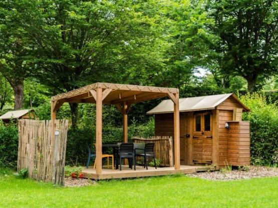 CASTELS PREMIUM SUITE PITCH with sanitary facilities and kitchen +Electricity 16A + Water + Drainage