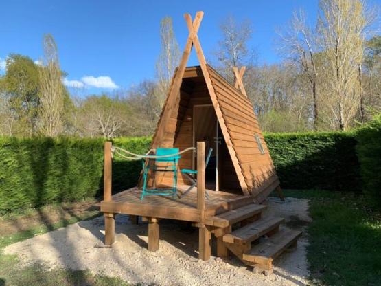 The Hut - with electricity, no water or toilets