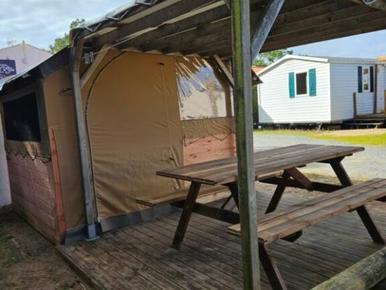 Tienda para senderismo y ciclismo.