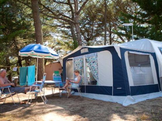 Pauschale B : stellplatz + Auto + Strom  10 Amp