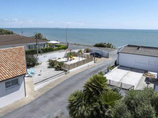 C- Adriatique 1-Bedroom Mobile Home with Air Conditioning