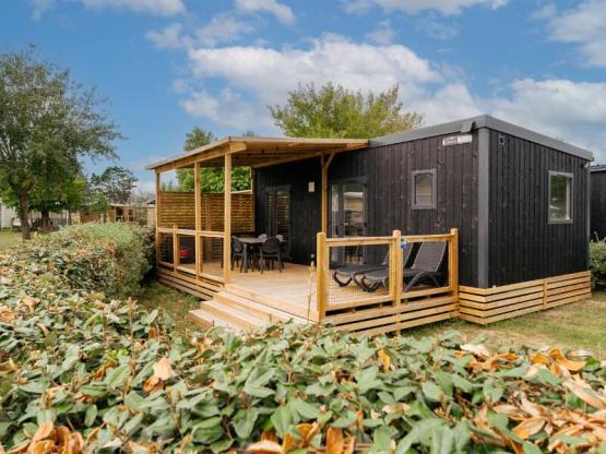 Homeflower Premium 35m² (3 bedrooms) + AIR CONDITIONING + TV + sheets + towels + Jaccuzi