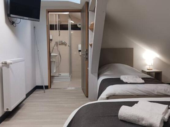 25 / Small attic room for 2 people or 3 people if 1 child