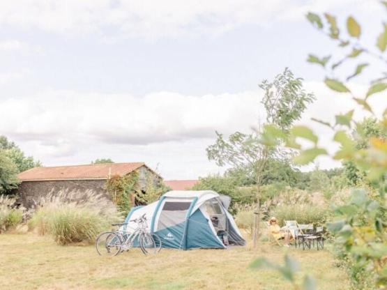 Package pitch Premium (2 persons + 1 vehicle inluded)