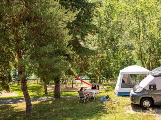 Forfait Privilège 2 pers/ Pique-nique / Vaisselle / Plancha avec électricité (10A)