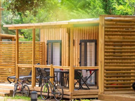 NEW // PREMIUM AIR-CONDITIONED Mobile Home 33m² -3 bdrms +semi-covered terrace +TV +sheets +towels