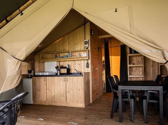 4-person Safari Tent Woody 25 Luxury including sanitary facilities and kitchen