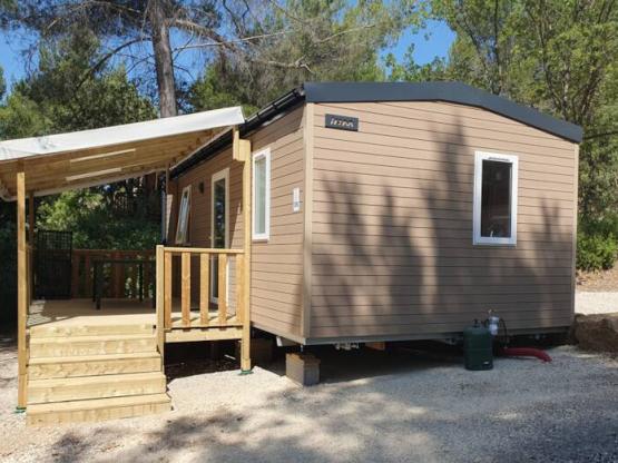 2-bedroom air-conditioned mobile home for up to 4 people