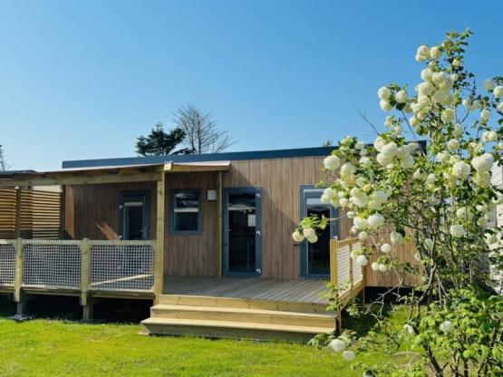 Cottage OLYMPE 35 m² - 2 Chbres - 2SDB - 2WC-Equipement Haut de gamme + Terrasse XXL Pergola