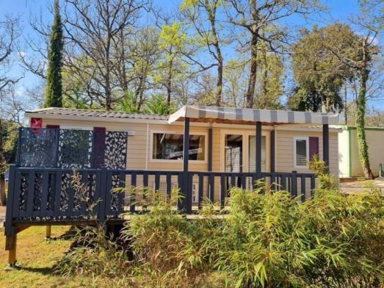 Mobile-home Confort 24-34m² - 3 bedrooms - sheltered terrace + TV