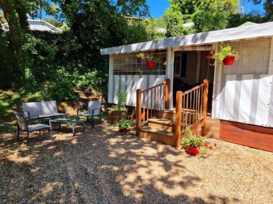 Mobile-home Premium 22-28m² - 2 bedrooms + TV + sheltered terrace & disposable sheets