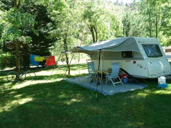 KOMFORT STELLPLATZ inkl. 2 Personen + Fahrzeug + Stromanschluss